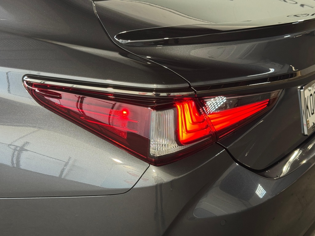 Thumbnail: 2025 Lexus ES - 10