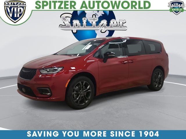 Red Hot Pearlcoat 2026 Chrysler Pacifica Select AWD Minivan All-Wheel Drive 9-Speed Automatic