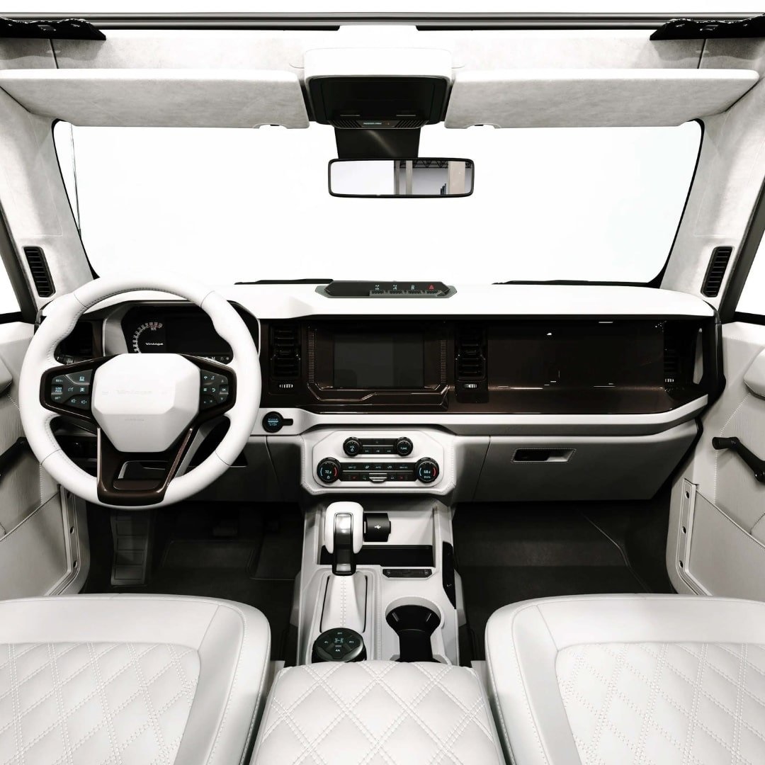 2024 Ford Bronco Black Diamond photo 2