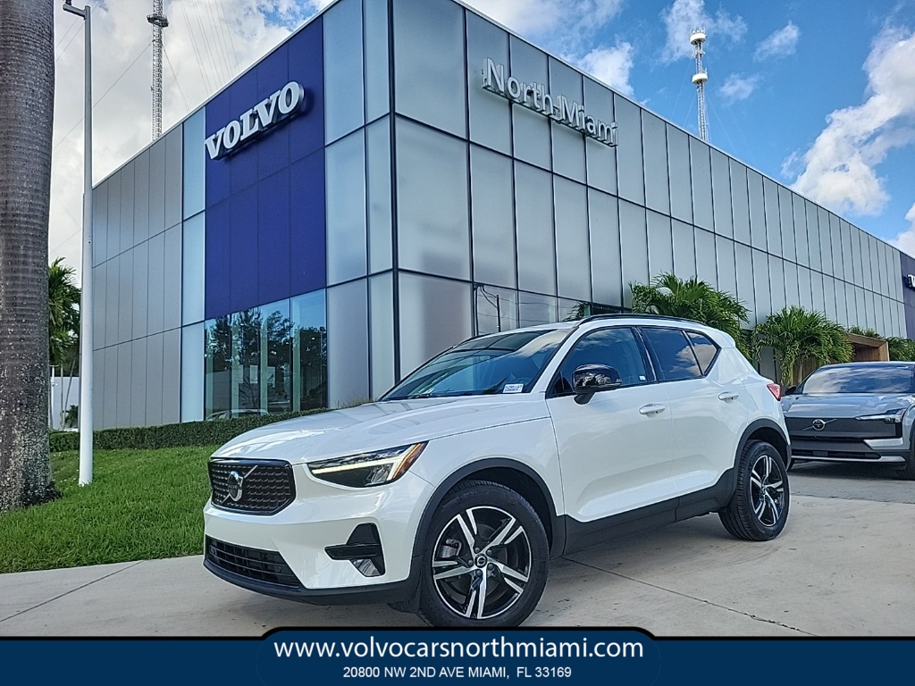 2024 Volvo XC40 B5 Core