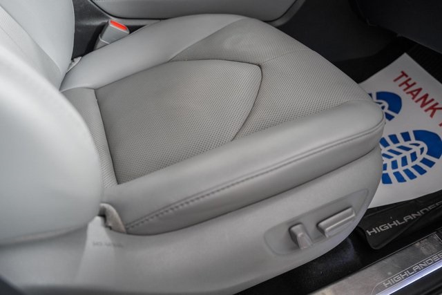 ToyotaHighlander Hybrid40