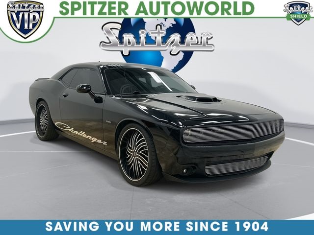 Pitch Black Clearcoat 2017 Dodge Challenger Coupe Rear-Wheel Drive 8-Speed Automatic