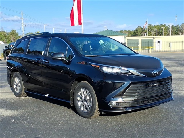 2026 Toyota Sienna XLE 7-Passenger FWD