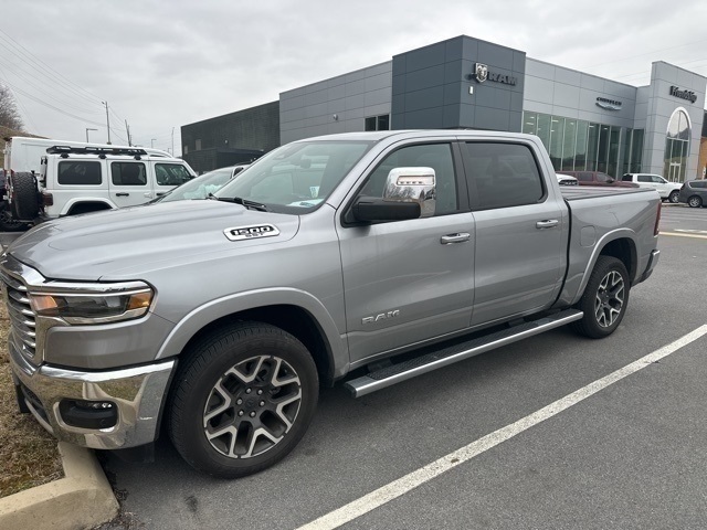 2025 RAM 1500 Laramie Crew Cab 4WD