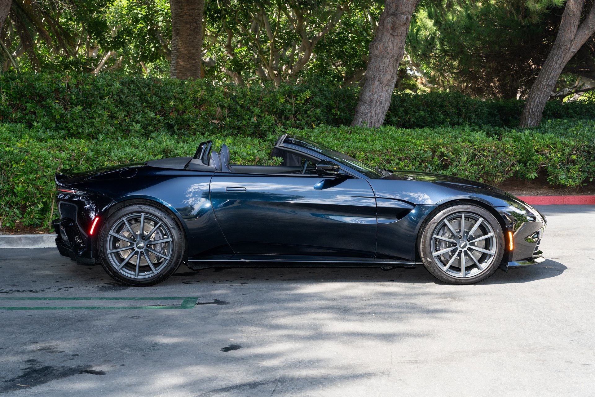 Aston Martin 2023 Vantage Roadster