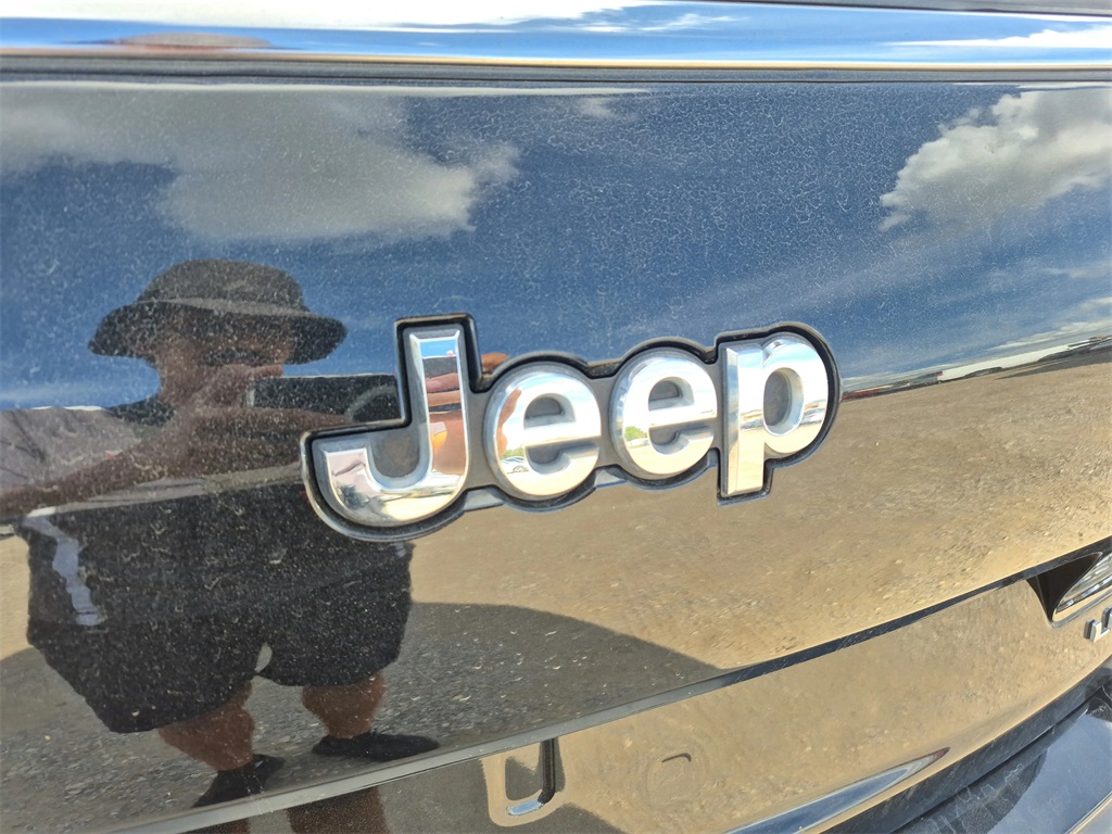 2022 Jeep Grand Cherokee L Laredo Black at Gullo Toyota