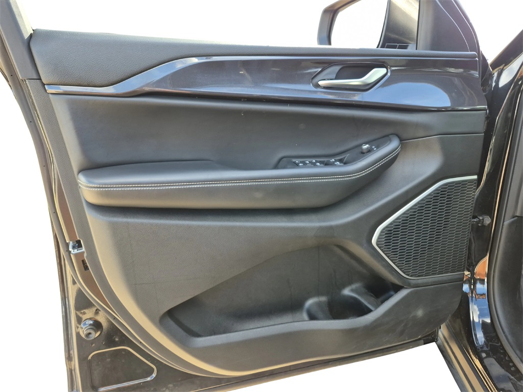 2022 Jeep Grand Cherokee L Laredo Black at Gullo Toyota