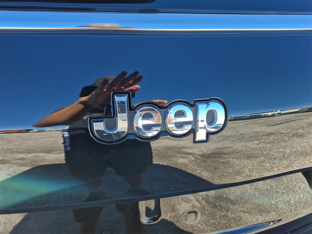 2022 Jeep Grand Cherokee L Laredo Black at Gullo Toyota