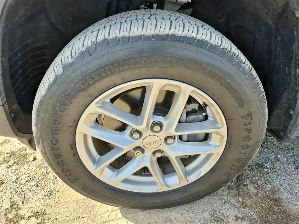 2022 Jeep Grand Cherokee L Laredo Black at Gullo Toyota