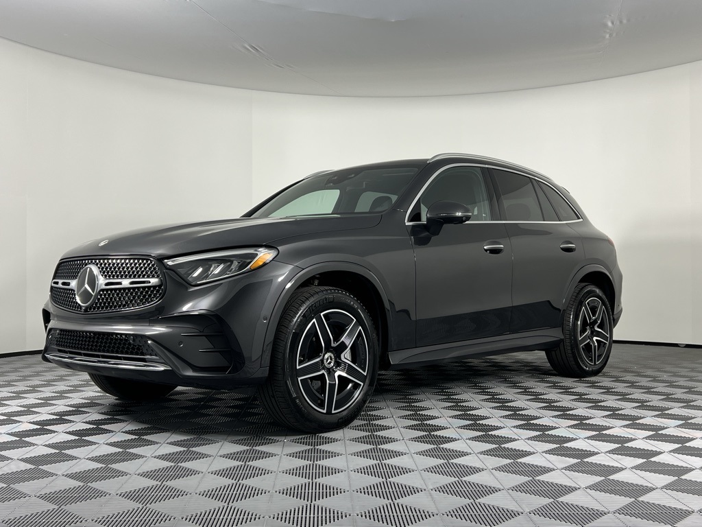 2025 Mercedes Benz GLC 300 4MATIC photo 3