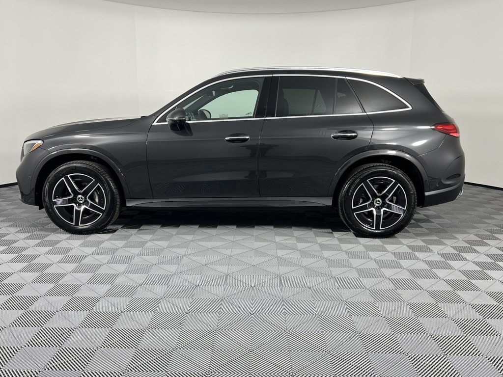 2025 Mercedes Benz GLC 300 4MATIC photo 4