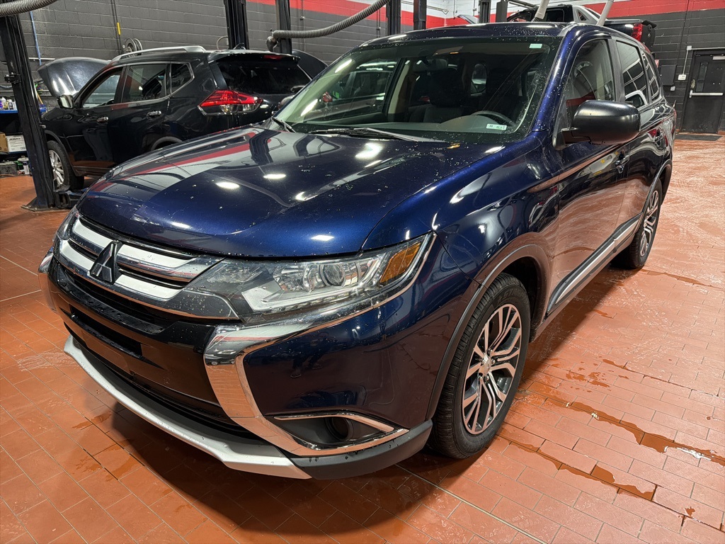 2017 Mitsubishi Outlander ES