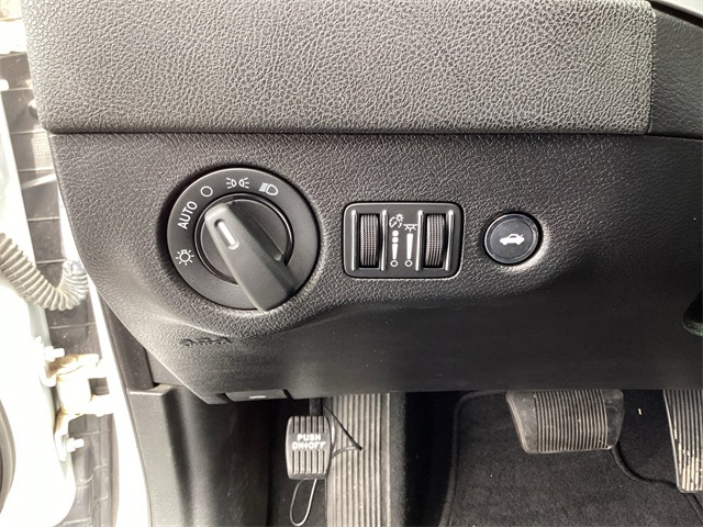 Used Car 2021 Dodge Charger  Sedan 4 Dr. Sxt Rear Wheel Drive For Sale Under $20,000 In San Antonio, Texas
