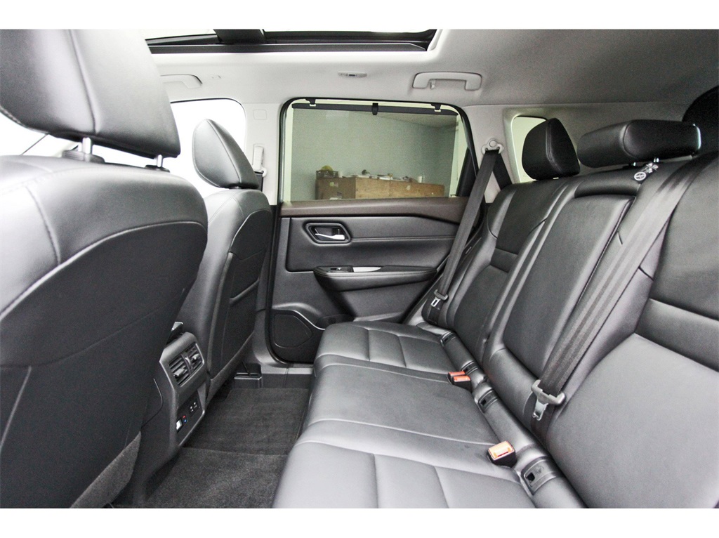 2023 Nissan Rogue SL - 9