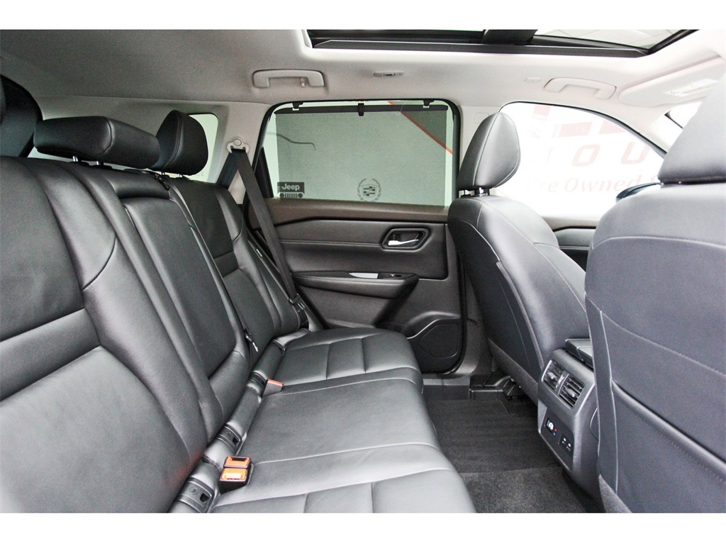 2023 Nissan Rogue SL - 8