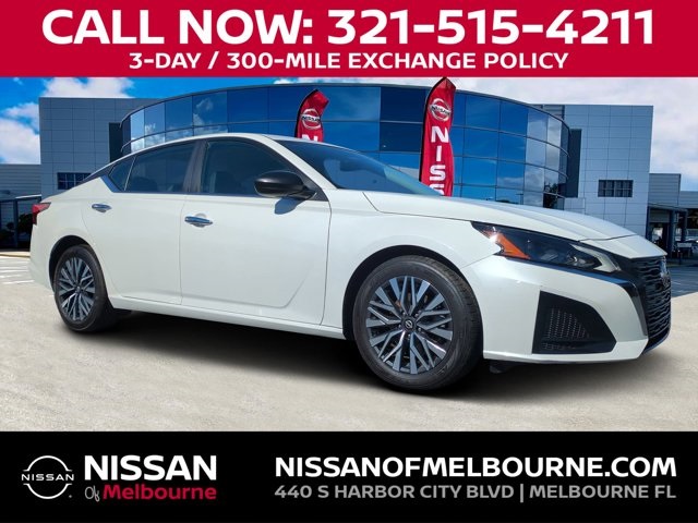 Pearl White 2025 Nissan Altima 2.5 SV FWD Sedan Front-Wheel Drive Continuously Variable Transmission