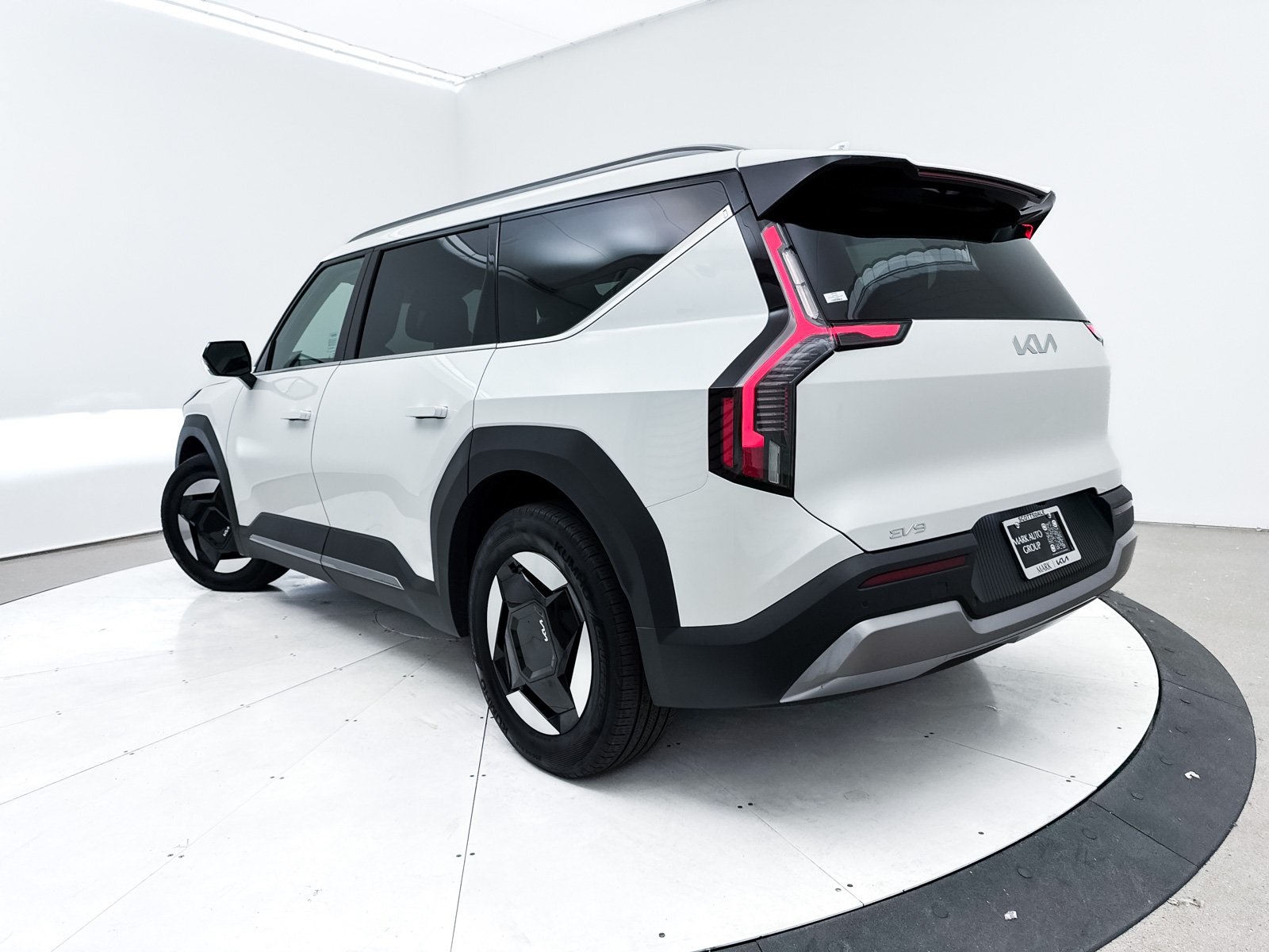 Used 2024 Kia Ev9 Wind with VIN KNDAFFS50R6036263 for sale in Scottsdale, AZ