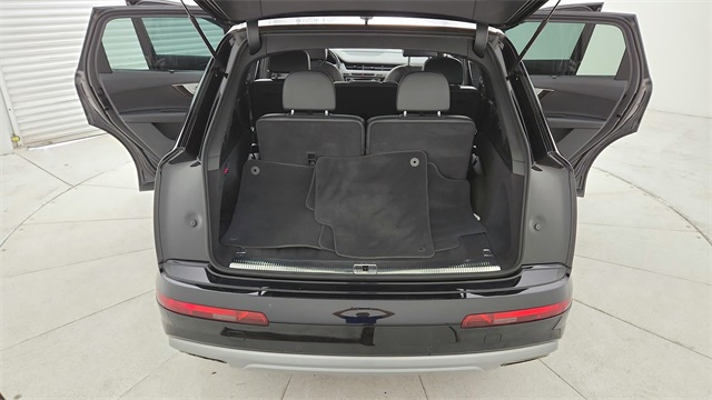 2019 Audi Q7 45 SE Premium Plus Black at Ultimate Motorsports