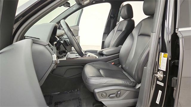 2019 Audi Q7 45 SE Premium Plus Black at Ultimate Motorsports
