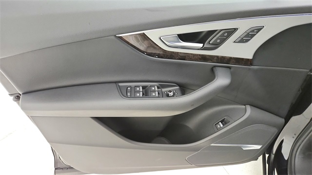 2019 Audi Q7 45 SE Premium Plus Black at Ultimate Motorsports