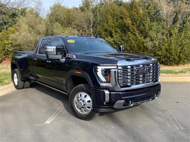2025 GMC Sierra 3500HD Denali Crew Cab 4WD