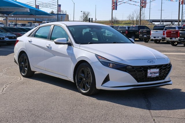 2023 Hyundai Elantra SEL FWD
