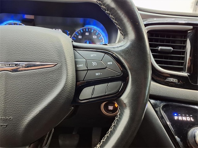 2020 Chrysler Pacifica Touring L - 11