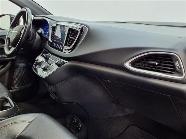 2020 Chrysler Pacifica Touring L - 2