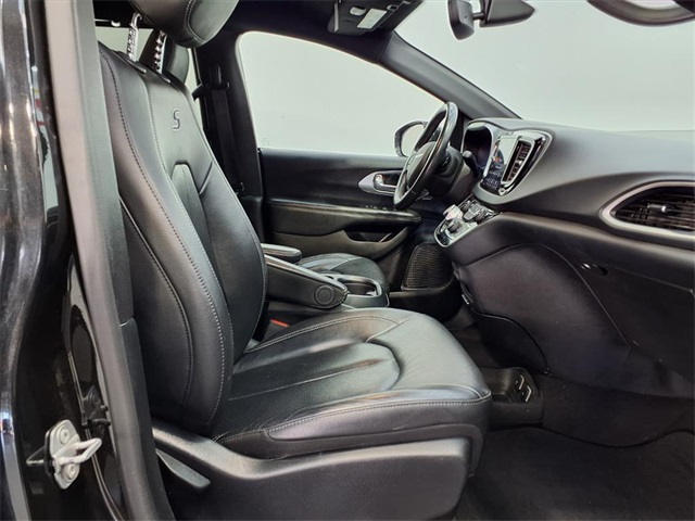 2020 Chrysler Pacifica Touring L - 3