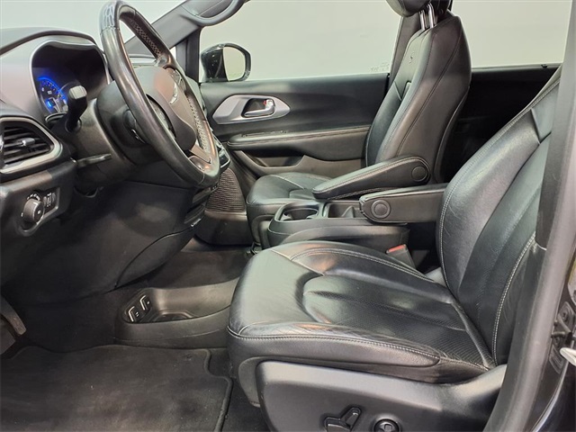 2020 Chrysler Pacifica Touring L - 6