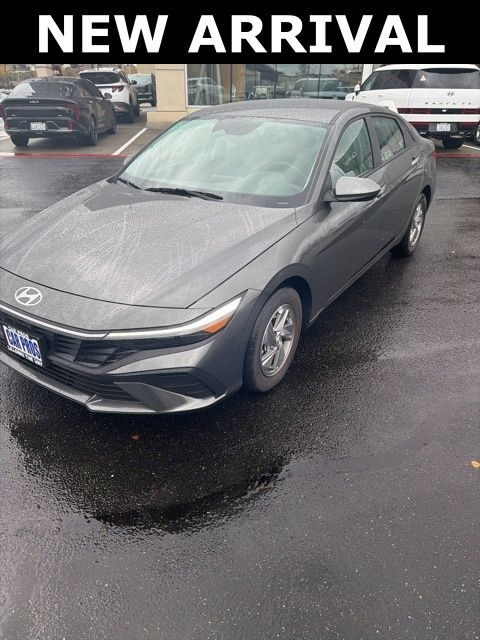 2025 Hyundai Elantra SE FWD