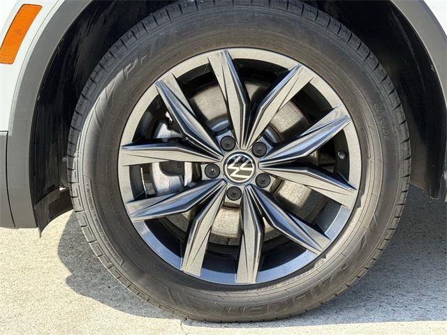 2023 Volkswagen Tiguan 2.0T SE White at Autostrade