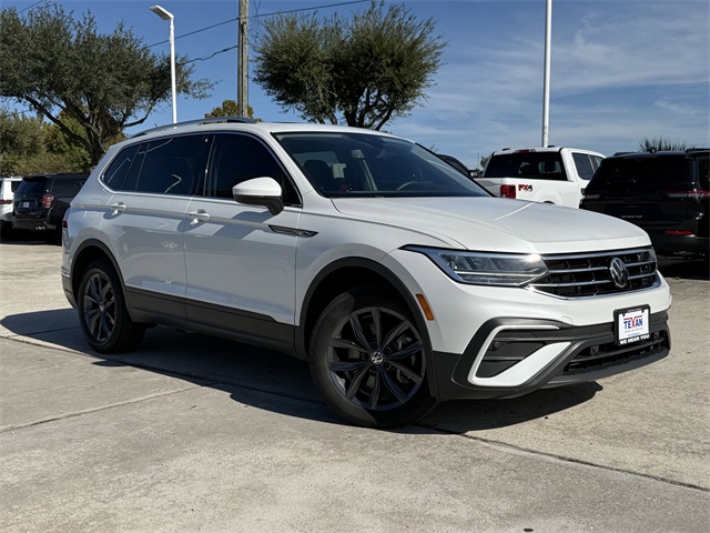 2023 Volkswagen Tiguan 2.0T SE White at Autostrade