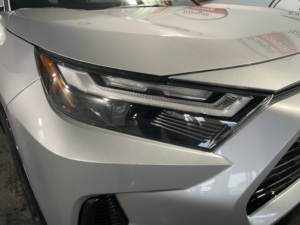 Thumbnail: 2025 Toyota RAV4 - 10