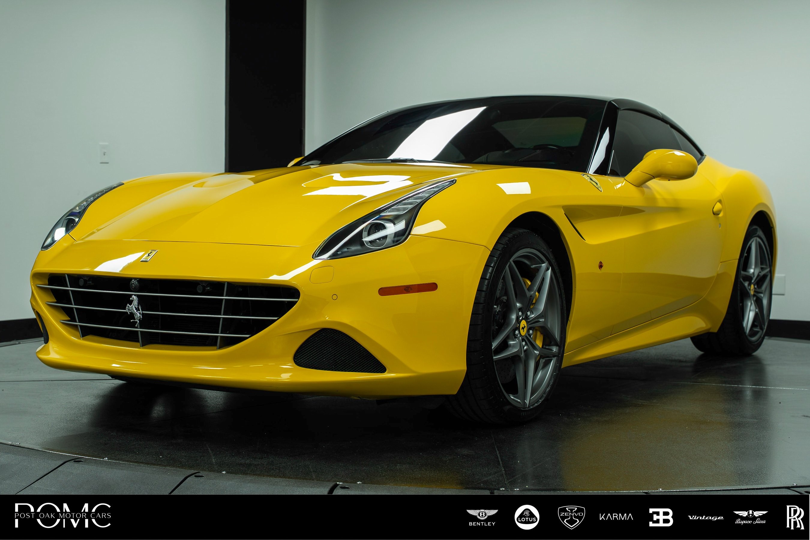 2017 Ferrari California T photo 2