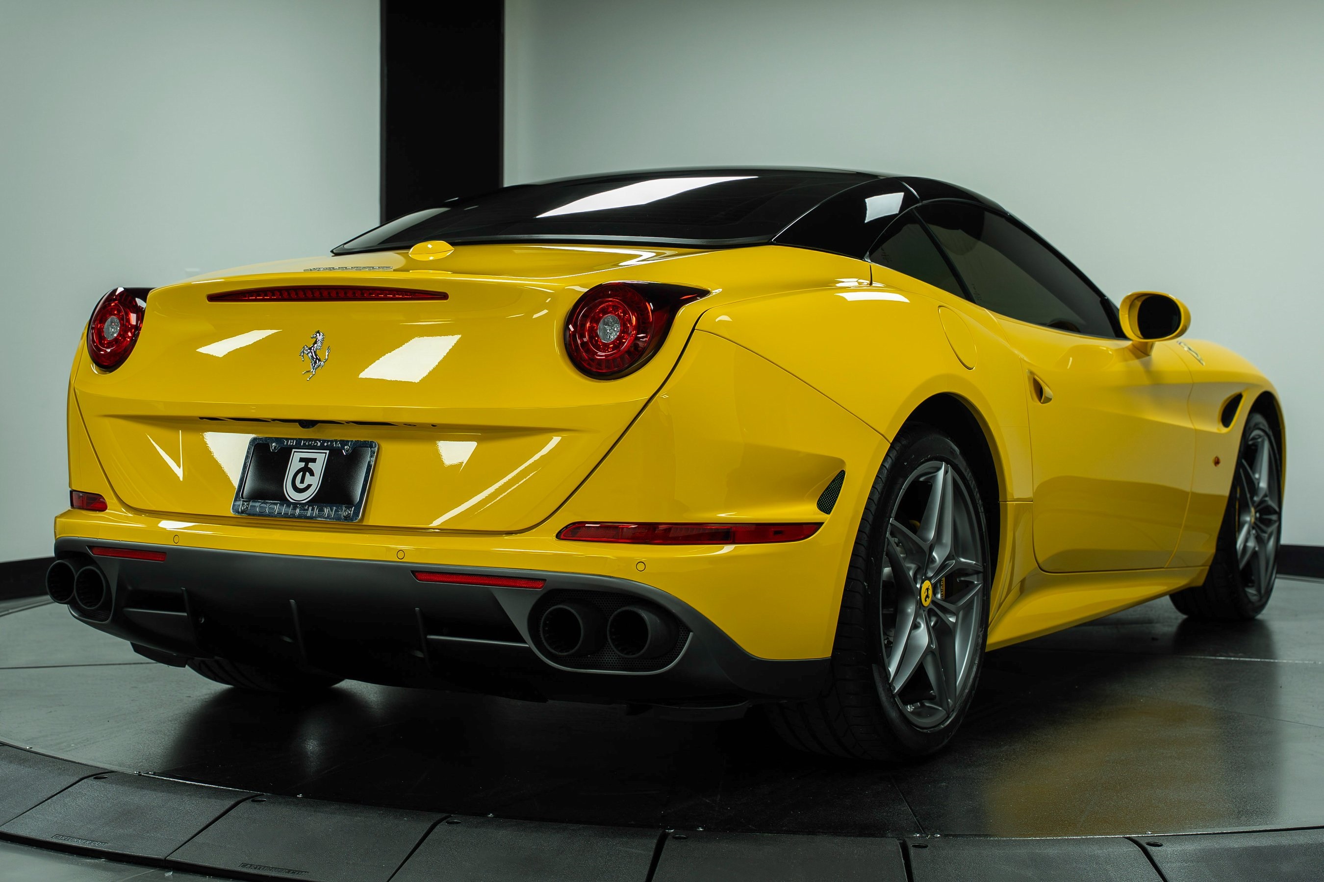 2017 Ferrari California T photo 4