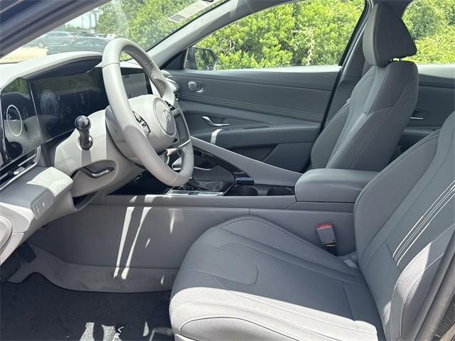 2025 Hyundai Elantra SEL Convenience - 11