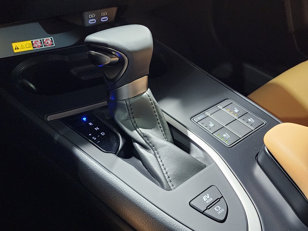 Thumbnail: 2025 Lexus UX - 22