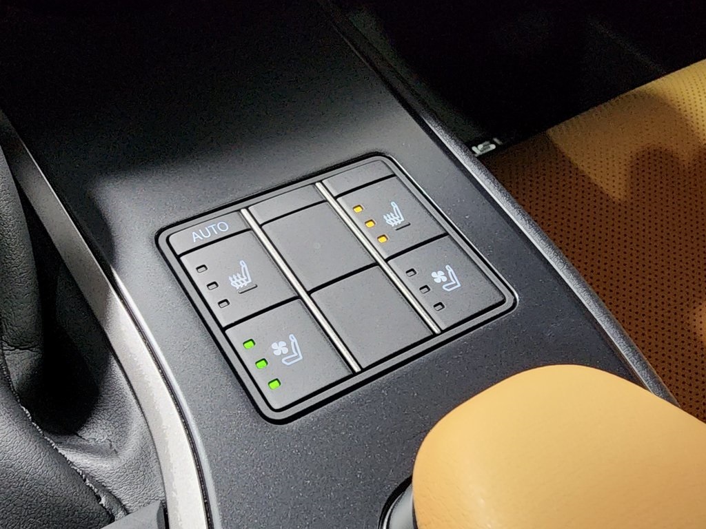 Thumbnail: 2025 Lexus UX - 23