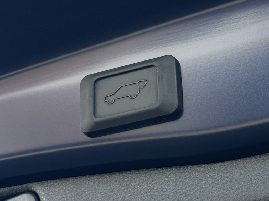 2024 Toyota RAV4 XLE Premium photo 3