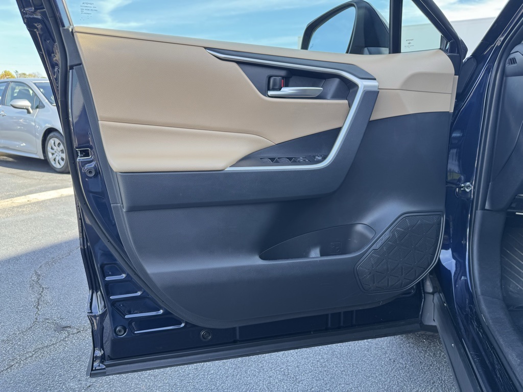 2024 Toyota RAV4 XLE Premium photo 4