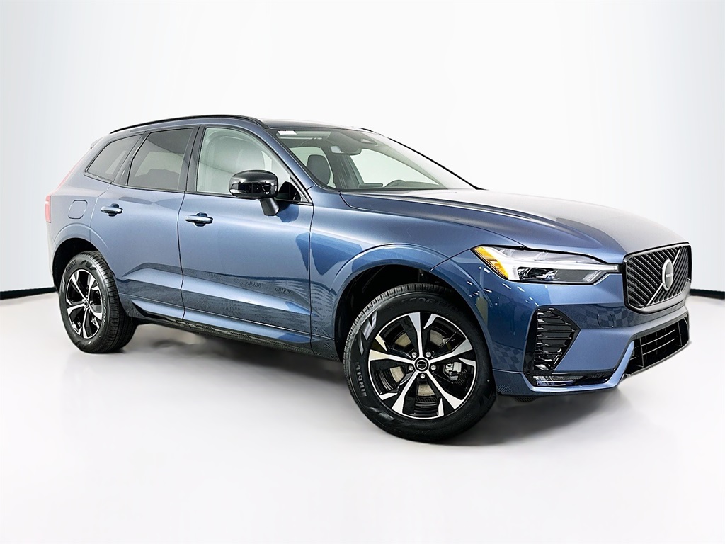 2026 Volvo XC60 Core's photo