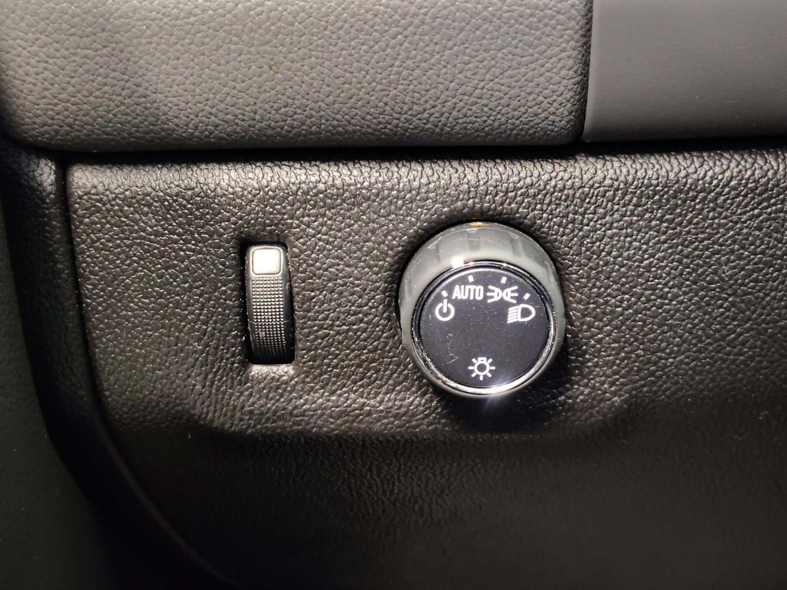 Used Car 2020 Chevrolet Colorado  Lt For Sale Under $15,000 In San Antonio, Texas