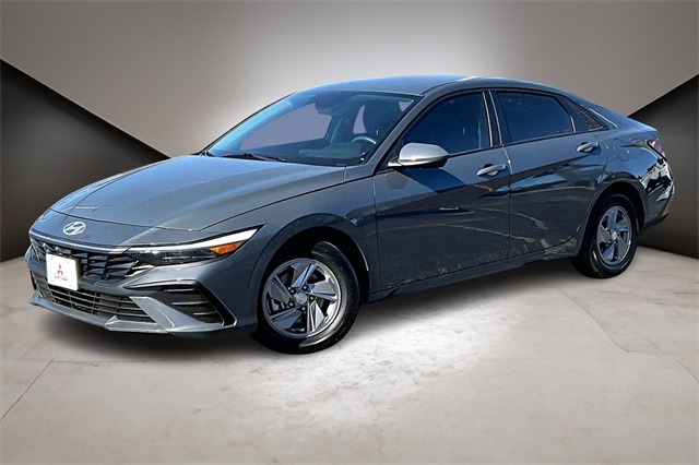 2025 Hyundai Elantra SE FWD