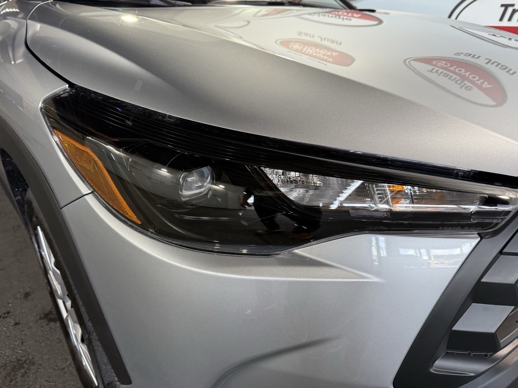 Thumbnail: 2026 Toyota Corolla Cross - 10
