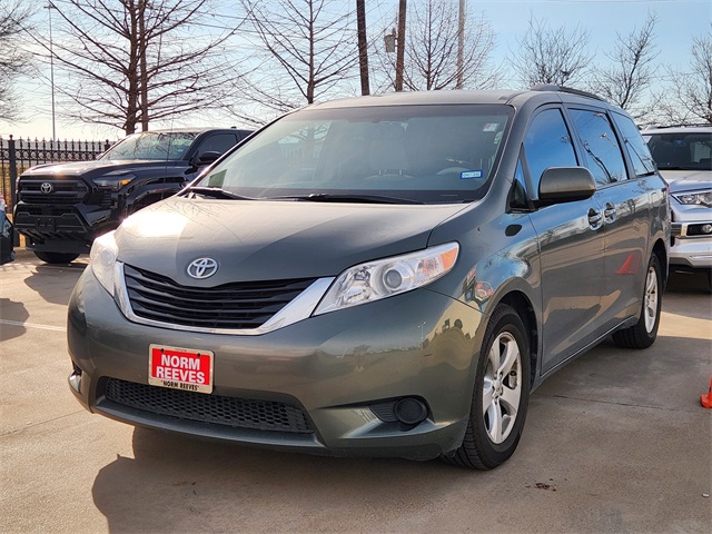 2013 Toyota Sienna LE 7-Passenger