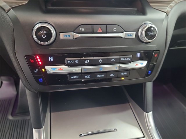 2020 – Ford – Explorer