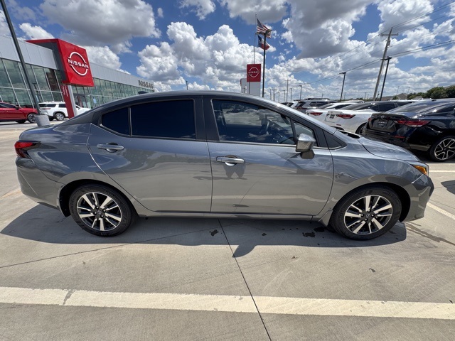 2025 Nissan Versa 1.6 SV photo 4