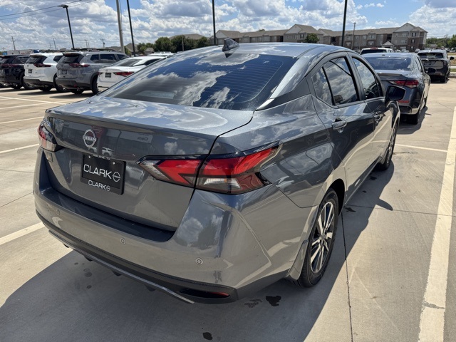 2025 Nissan Versa 1.6 SV photo 5