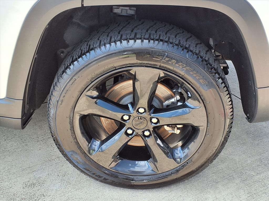 2023 Jeep Grand Cherokee L Altitude Silver at Mac Haik CDJR North Houston